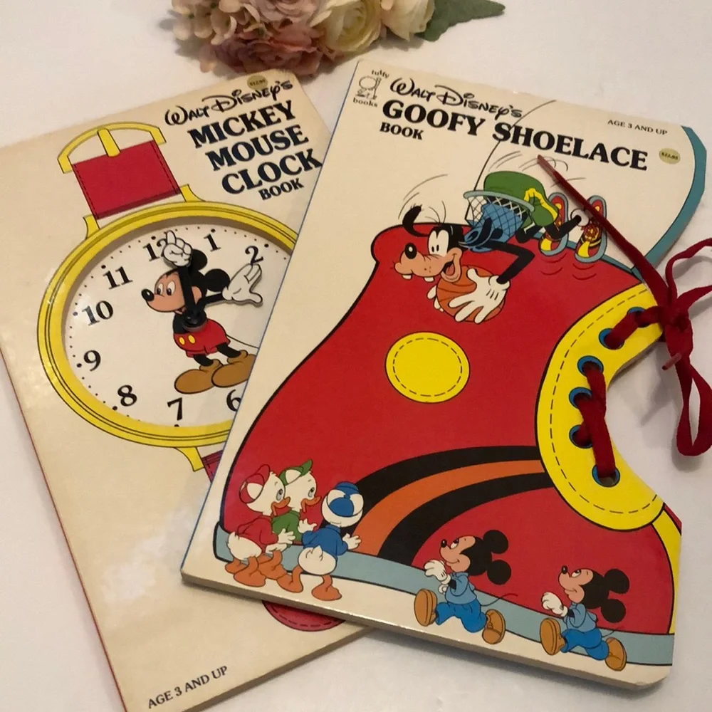 Old WALT DISNEY MICKEY MOUSE CLOCK BOOK Walt Disney Goofy Shoelace Book